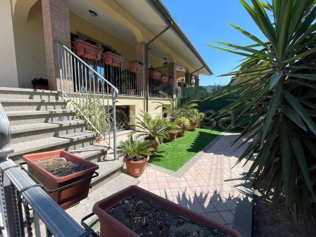 Villa bifamiliare in vendita a Fiumicino via Silanus, Aranova