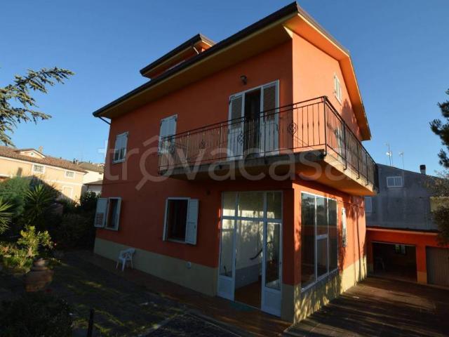 Villa bifamiliare in vendita a Filottrano via Fonti