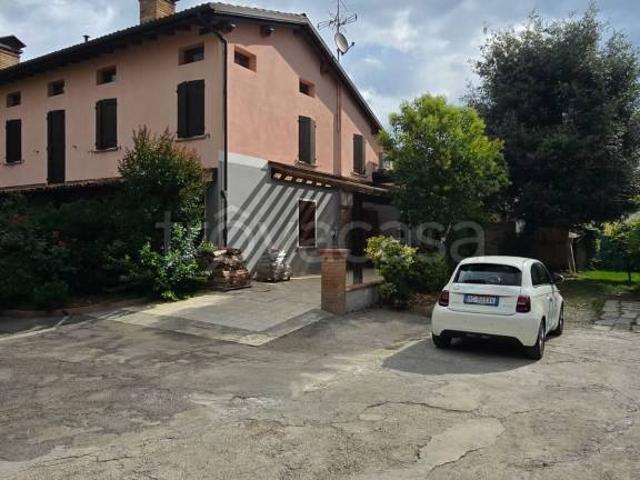 Villa bifamiliare in vendita a Finale Emilia via Cimitero