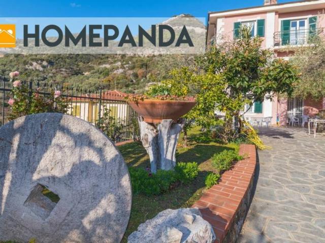 Villa bifamiliare in vendita a Finale Ligure strada per Verzi, 7