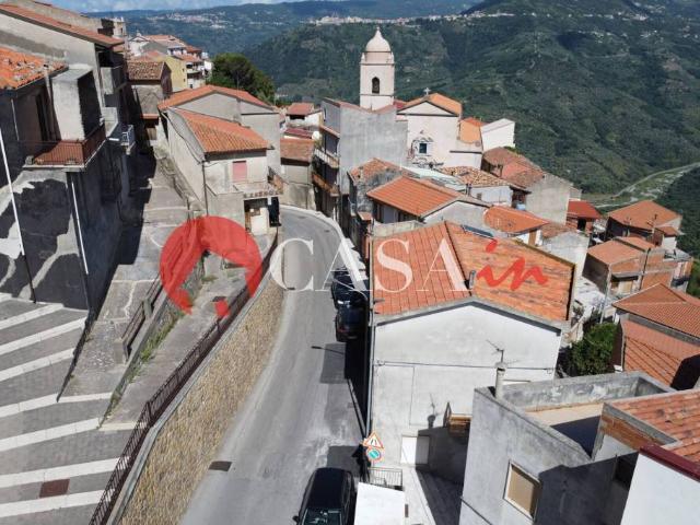 Villa bifamiliare in vendita a Frazzanò