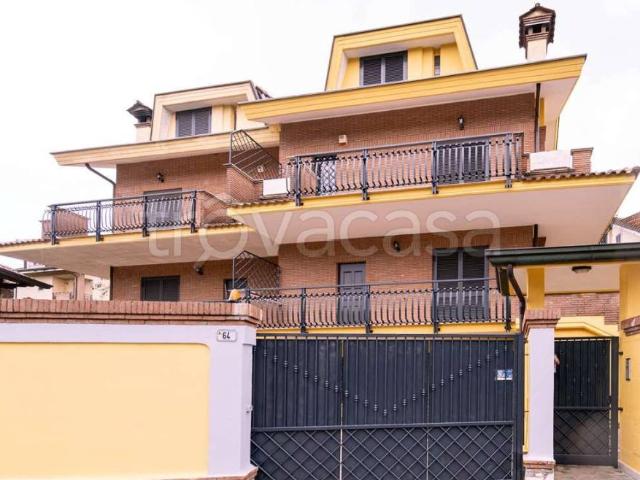 Villa bifamiliare in vendita a Frosinone via degli Aurunci, 64