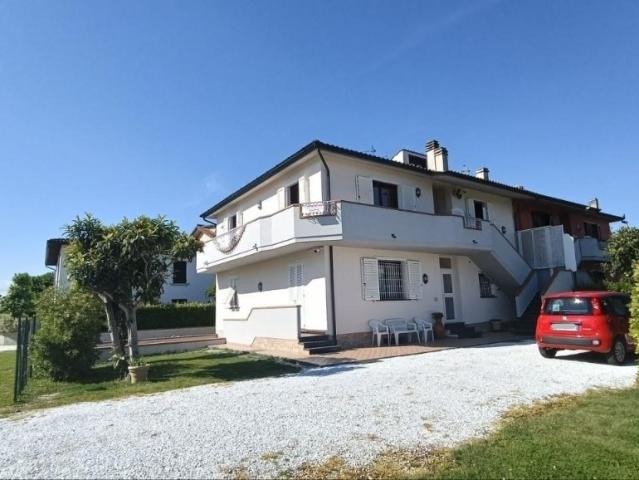 Villa bifamiliare in vendita a Fucecchio via Prov. Fiorentina