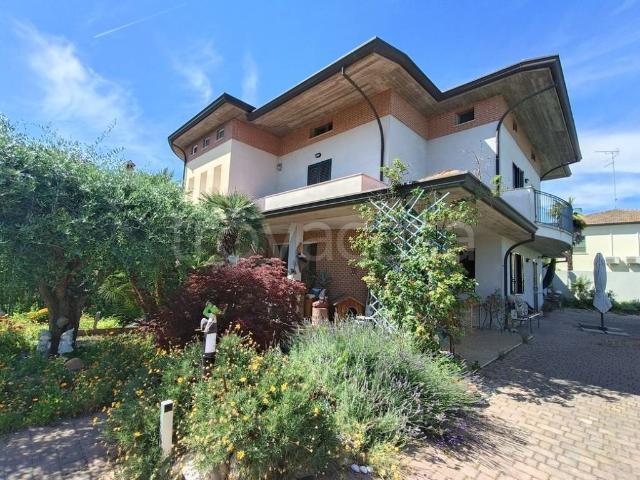Villa bifamiliare in vendita a Fusignano via Pietro Nenni, 16