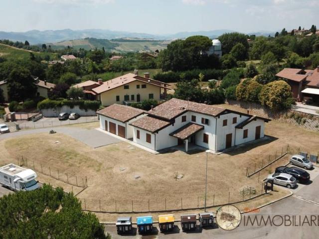 Villa bifamiliare in vendita a Imola via Carnevali
