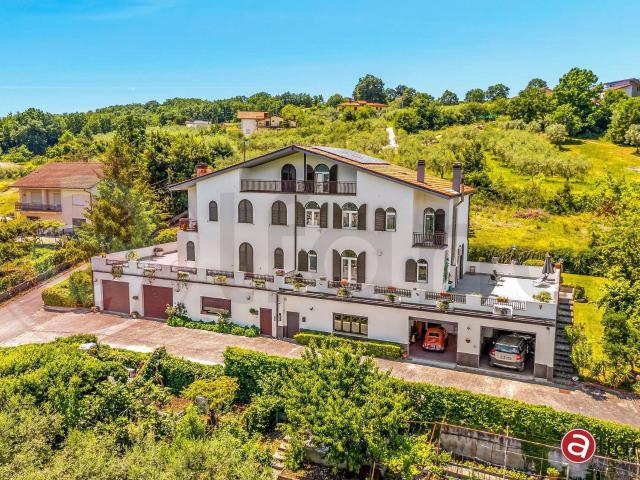 Villa bifamiliare in vendita a Isernia