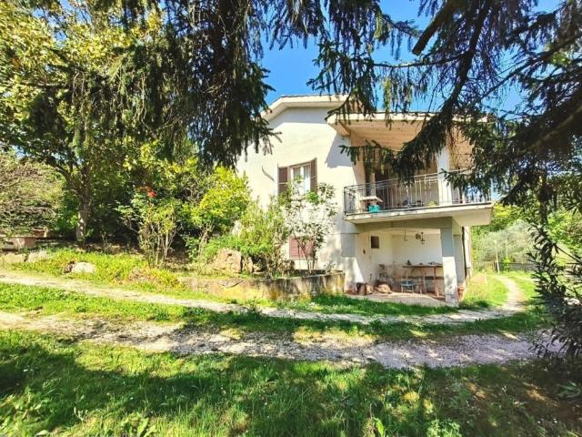 Villa bifamiliare in vendita a Orte