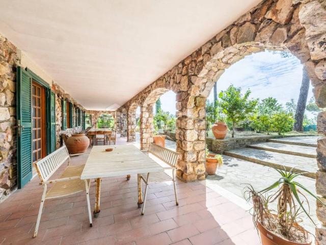 Villa bifamiliare in vendita a Oriolo Romano via Braccianese Claudia