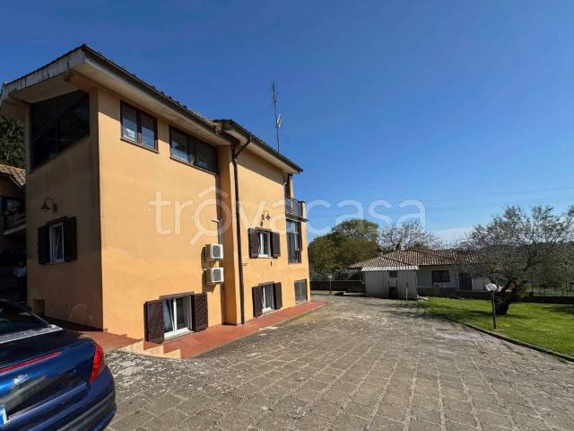 Villa bifamiliare in vendita a Oriolo Romano via Vittorio Veneto, 8