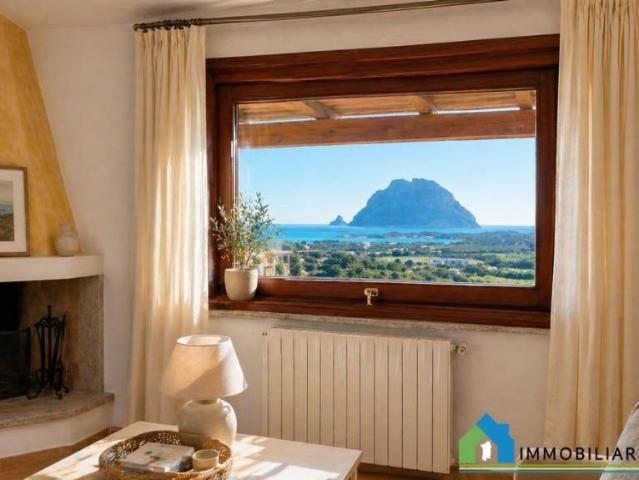 Villa bifamiliare in vendita a Loiri Porto San Paolo via Ogliastra, 7