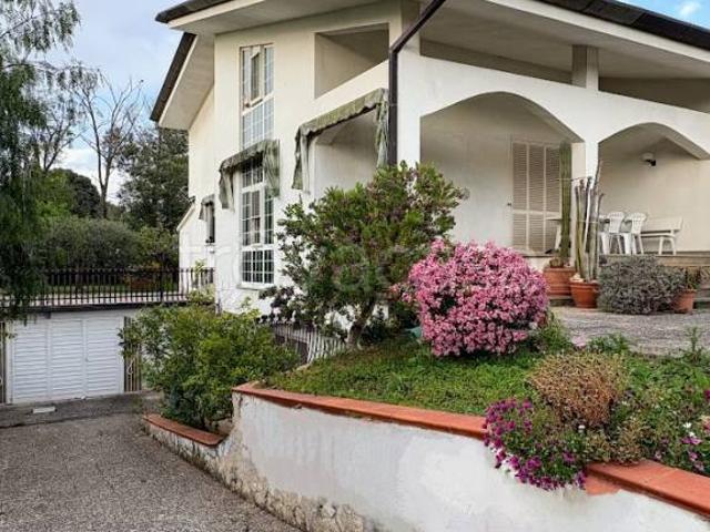 Villa bifamiliare in vendita a Latina, Piccarello