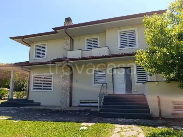 Villa bifamiliare in vendita a Latina via Del Frassoneto, 170, Borgo San Michele