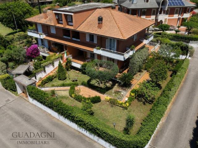 Villa bifamiliare in vendita a Latina via Luigi Boccherini, 41, Q4