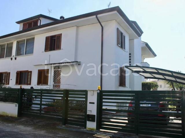 Villa bifamiliare in vendita a Latina via Pyre, 50, Morbella Cucchiarelli