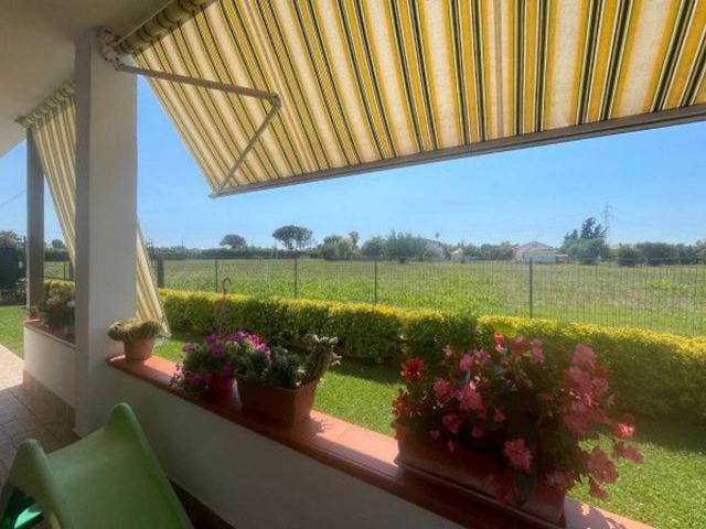 Villa bifamiliare in vendita a Latina