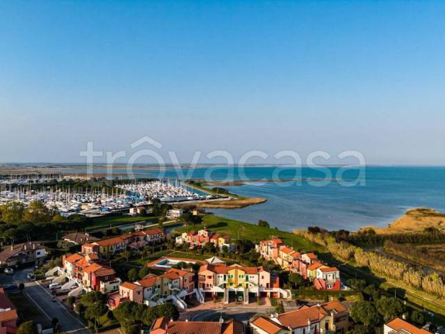 Villa bifamiliare in vendita a Latisana via dello Scirocco, Bevazzana
