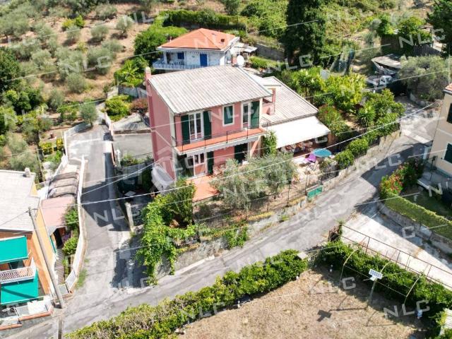 Villa bifamiliare in vendita a Lavagna via Suea