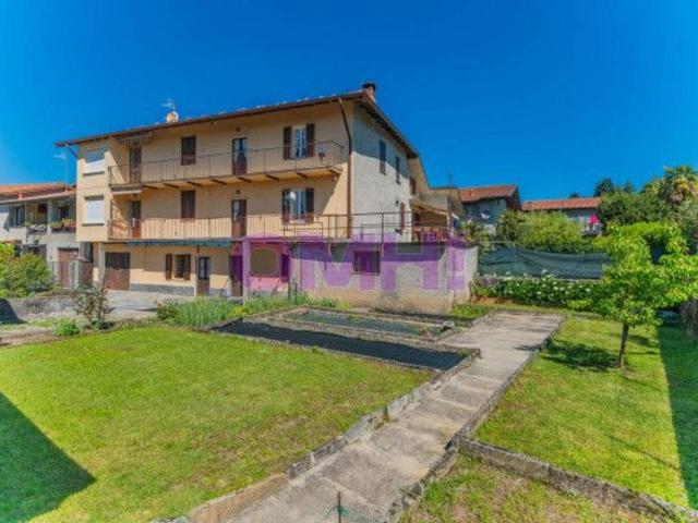Villa bifamiliare in vendita a Laveno Mombello
