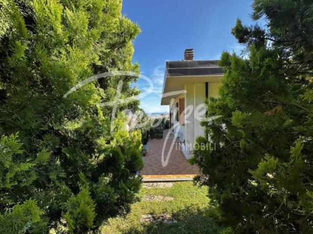 Villa bifamiliare in vendita a La Spezia