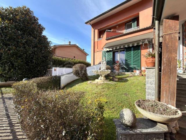Villa bifamiliare in vendita a Lacchiarella via Pietro Nenni