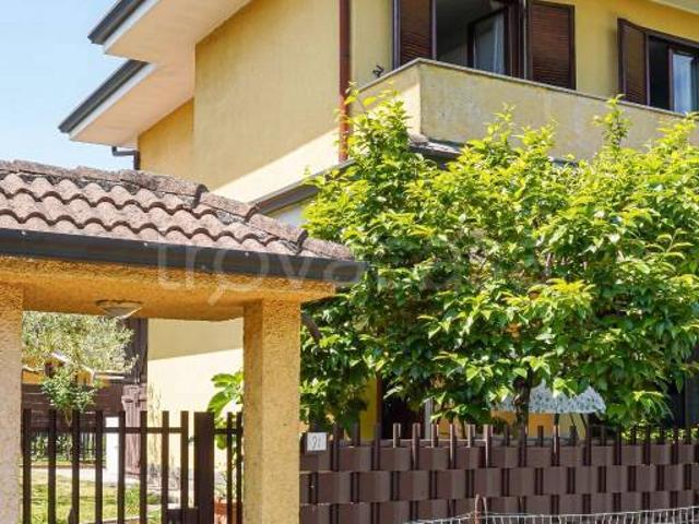 Villa bifamiliare in vendita a Lainate