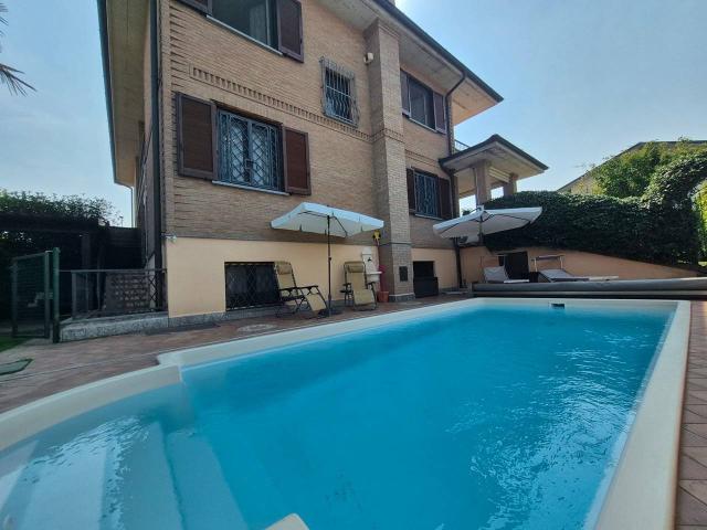 Villa bifamiliare in vendita a Landriano
