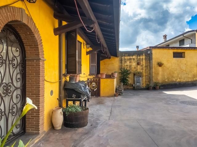 Villa bifamiliare in vendita a Lariano