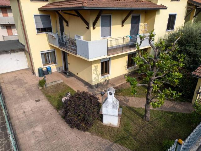 Villa bifamiliare in vendita a Levate