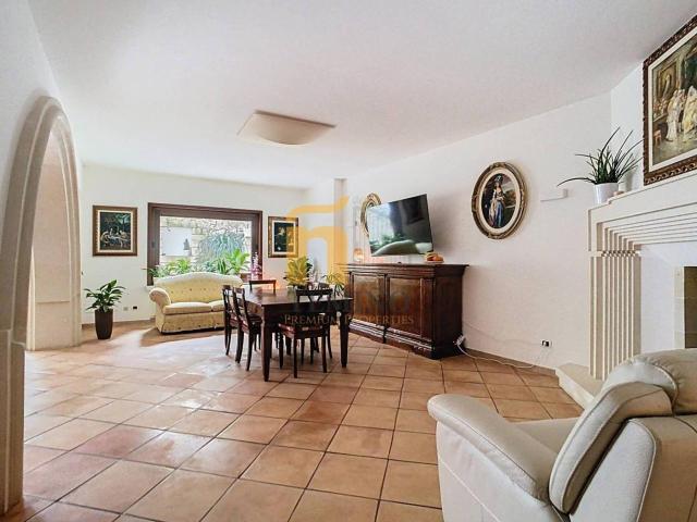 Villa bifamiliare in vendita a Lecce
