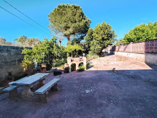 Villa bifamiliare in vendita a Lecce via Carlo Piaggia, 25, Villaggi