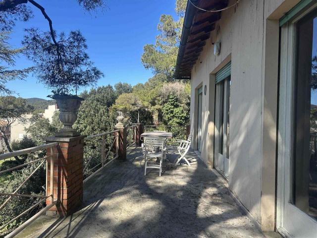 Villa bifamiliare in vendita a Livorno