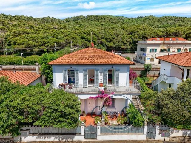 Villa bifamiliare in vendita a Livorno