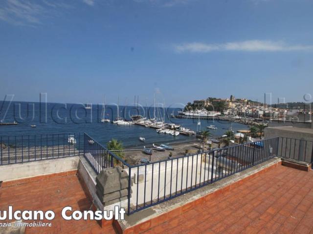 Villa bifamiliare in vendita a Lipari via Francesco Crispi, 55