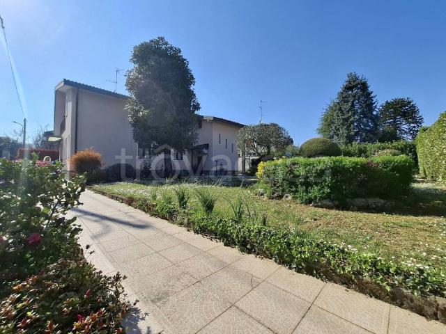 Villa bifamiliare in vendita a Lissone via Cesare Correnti, 9