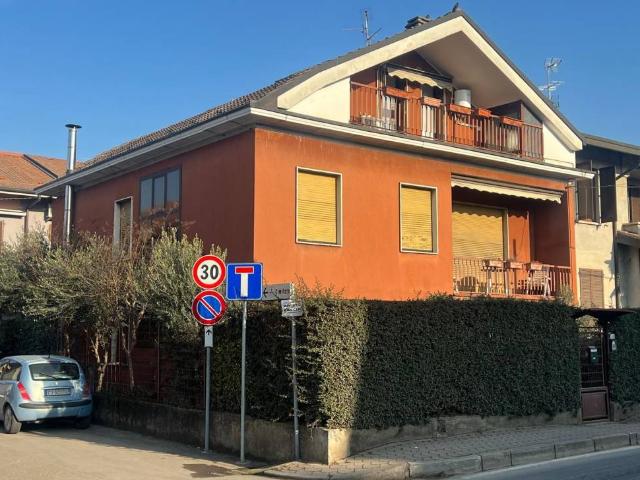 Villa bifamiliare in vendita a Lissone via Enrico Toti