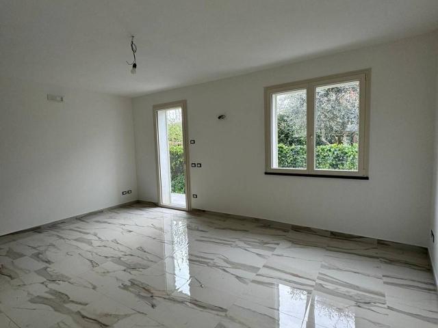 Villa bifamiliare in vendita a Lucca