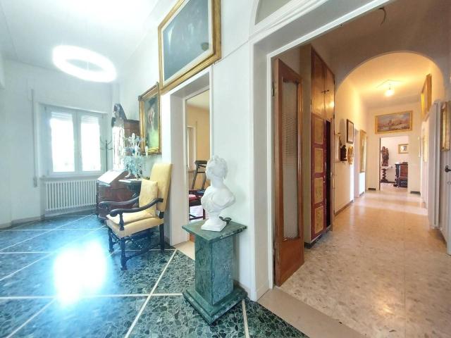 Villa bifamiliare in vendita a Lucca