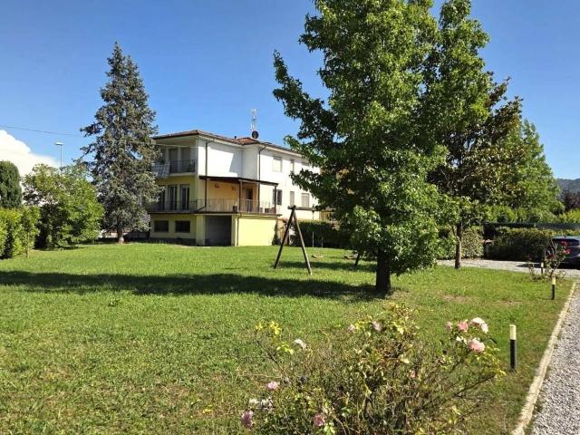 Villa bifamiliare in vendita a Lucca