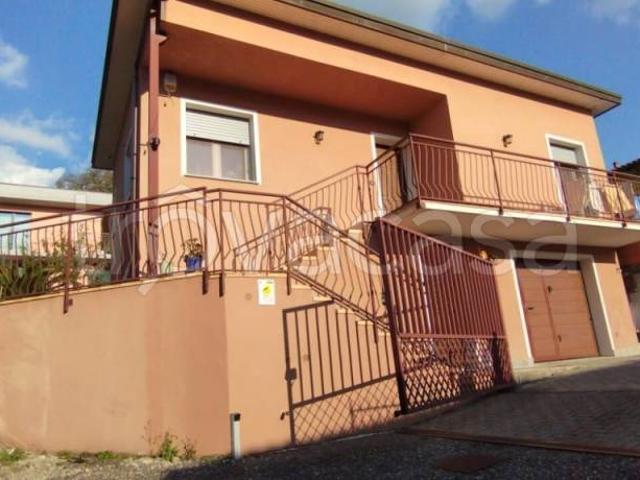Villa bifamiliare in vendita a Luino via Copelli, 11