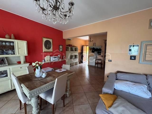 Villa bifamiliare in vendita a Modena via Emilia Est, San Damaso