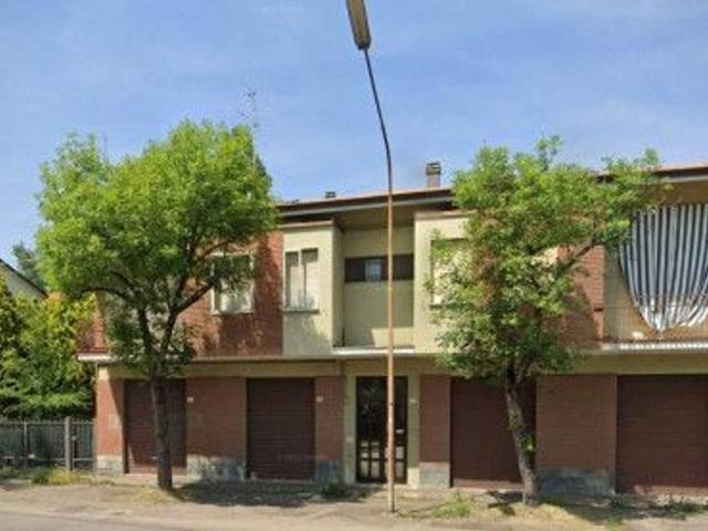 Villa bifamiliare in vendita a Modena