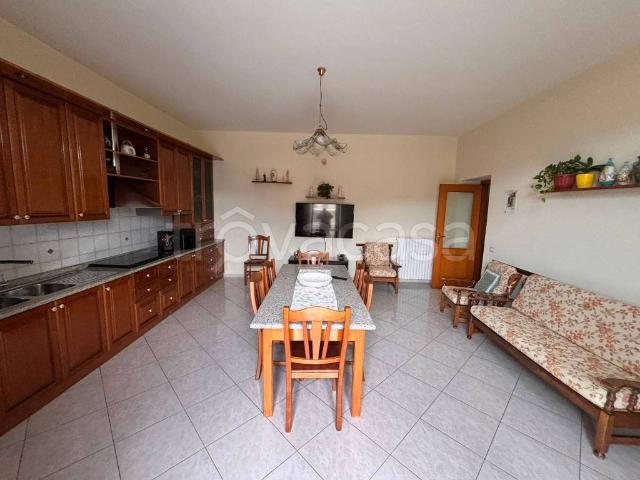 Villa bifamiliare in vendita a Montoro via Roma