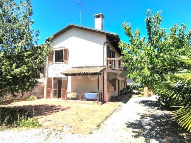 Villa bifamiliare in vendita a Montanaro via Cesare Battisti