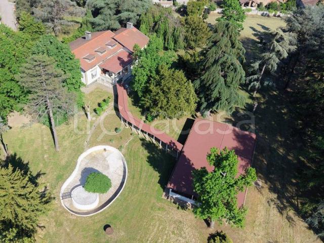 Villa bifamiliare in vendita a Monte Valenza, Valenza