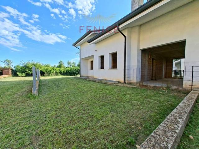 Villa bifamiliare in vendita a Montebelluna via Picciol