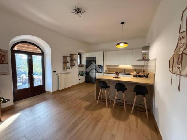 Villa bifamiliare in vendita a Montefiascone via Capobianco