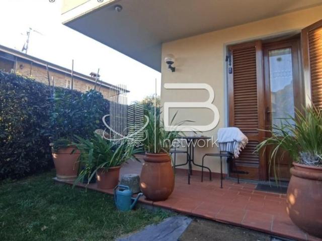 Villa bifamiliare in vendita a Montignoso