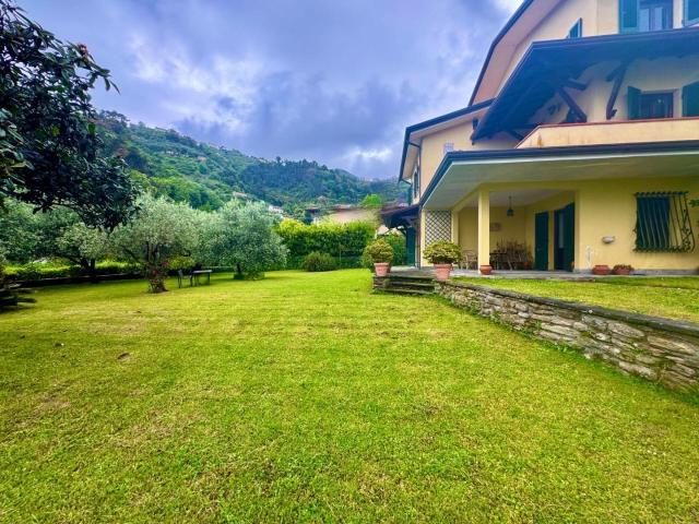 Villa bifamiliare in vendita a Montignoso