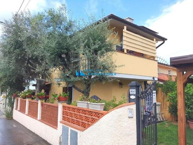 Villa bifamiliare in vendita a Montignoso via Tavernelle, Cervaiolo