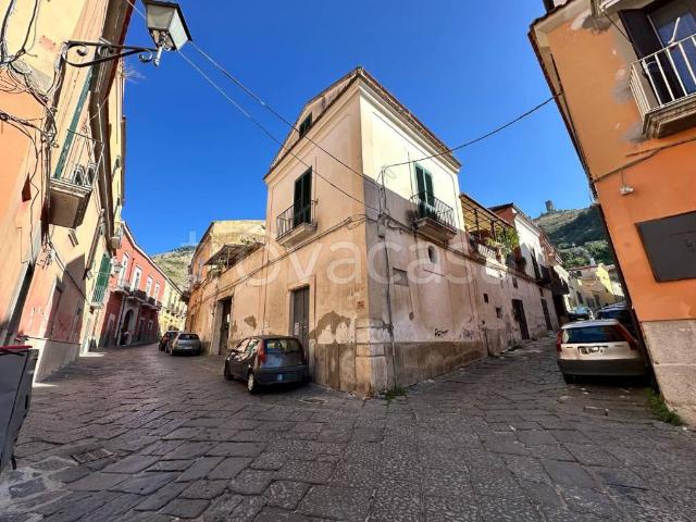 Villa bifamiliare in vendita a Maddaloni via Troiani